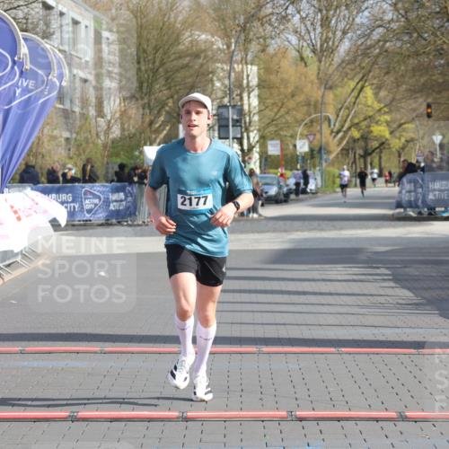 12.04.2026 - 45. Internationalen Wilhelmsburger Insellauf Strokosch-Dieckow http://msf.ph/oto/9451580 12.04.2026 10:15:39 Ziel 2177 meine-sportfotos.de