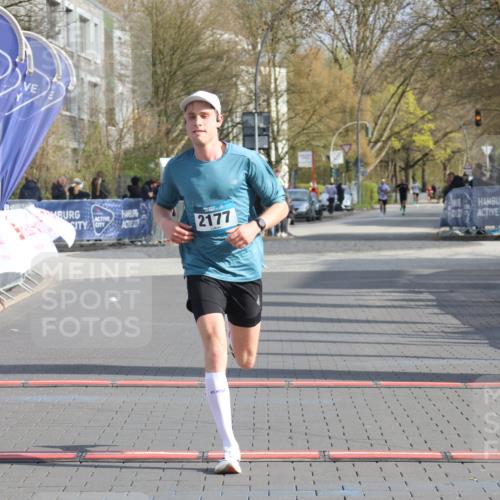12.04.2026 - 45. Internationalen Wilhelmsburger Insellauf Strokosch-Dieckow http://msf.ph/oto/9451583 12.04.2026 10:15:39 Ziel 2177 meine-sportfotos.de