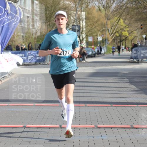 12.04.2026 - 45. Internationalen Wilhelmsburger Insellauf Strokosch-Dieckow http://msf.ph/oto/9451587 12.04.2026 10:15:39 Ziel 2177 meine-sportfotos.de