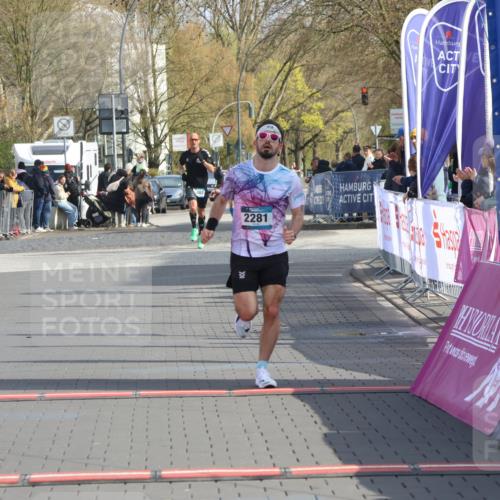 12.04.2026 - 45. Internationalen Wilhelmsburger Insellauf Strokosch-Dieckow http://msf.ph/oto/9451590 12.04.2026 10:15:58 Ziel 2281 meine-sportfotos.de