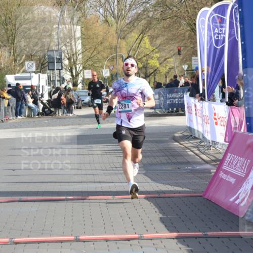 12.04.2026 - 45. Internationalen Wilhelmsburger Insellauf Strokosch-Dieckow http://msf.ph/oto/9451593 12.04.2026 10:15:59 Ziel 2281 meine-sportfotos.de