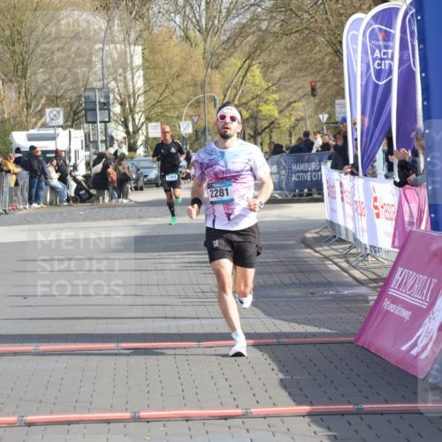 12.04.2026 - 45. Internationalen Wilhelmsburger Insellauf Strokosch-Dieckow http://msf.ph/oto/9451594 12.04.2026 10:15:59 Ziel 2281 meine-sportfotos.de