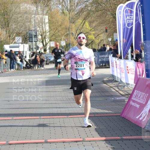 12.04.2026 - 45. Internationalen Wilhelmsburger Insellauf Strokosch-Dieckow http://msf.ph/oto/9451598 12.04.2026 10:15:59 Ziel 2281 meine-sportfotos.de