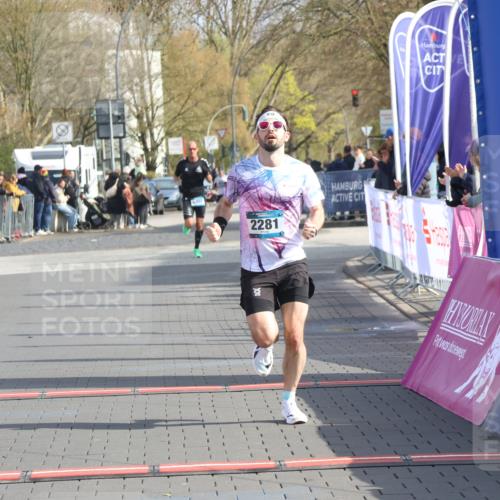 12.04.2026 - 45. Internationalen Wilhelmsburger Insellauf Strokosch-Dieckow http://msf.ph/oto/9451599 12.04.2026 10:15:59 Ziel 2281 meine-sportfotos.de