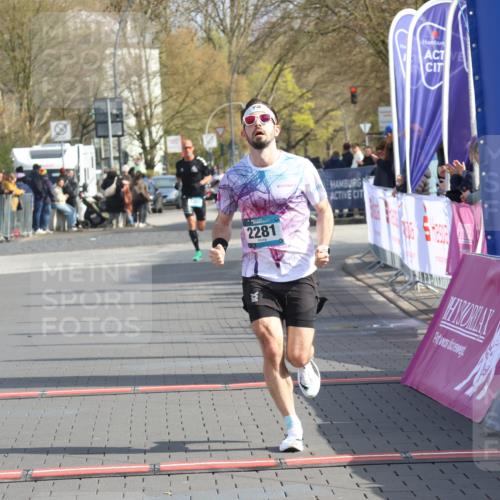 12.04.2026 - 45. Internationalen Wilhelmsburger Insellauf Strokosch-Dieckow http://msf.ph/oto/9451603 12.04.2026 10:15:59 Ziel 2281 meine-sportfotos.de
