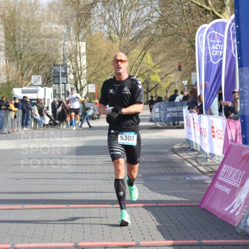 12.04.2026 - 45. Internationalen Wilhelmsburger Insellauf Strokosch-Dieckow http://msf.ph/oto/9451610 12.04.2026 10:16:05 Ziel 5302 meine-sportfotos.de