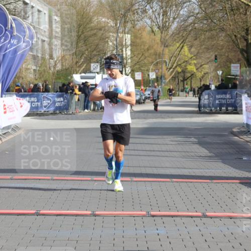 12.04.2026 - 45. Internationalen Wilhelmsburger Insellauf Strokosch-Dieckow http://msf.ph/oto/9451614 12.04.2026 10:16:13 Ziel 2970 meine-sportfotos.de