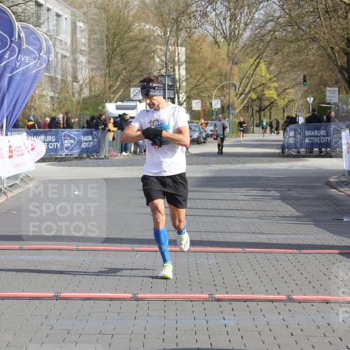 12.04.2026 - 45. Internationalen Wilhelmsburger Insellauf Strokosch-Dieckow http://msf.ph/oto/9451618 12.04.2026 10:16:13 Ziel 2970 meine-sportfotos.de