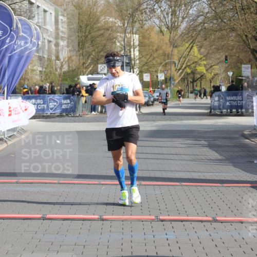 12.04.2026 - 45. Internationalen Wilhelmsburger Insellauf Strokosch-Dieckow http://msf.ph/oto/9451620 12.04.2026 10:16:14 Ziel 2970 meine-sportfotos.de