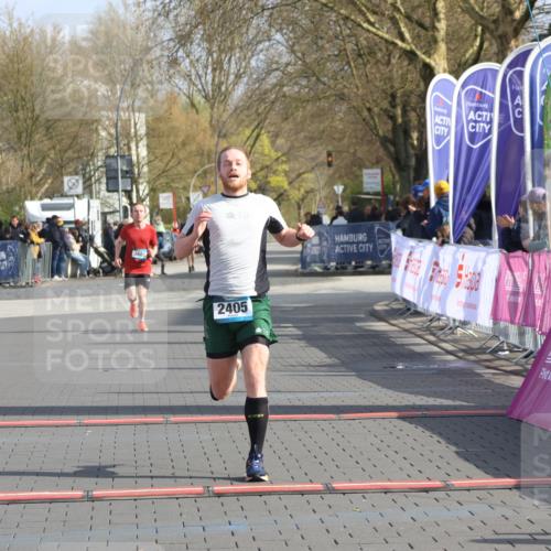 12.04.2026 - 45. Internationalen Wilhelmsburger Insellauf Strokosch-Dieckow http://msf.ph/oto/9451629 12.04.2026 10:16:22 Ziel 2405 meine-sportfotos.de