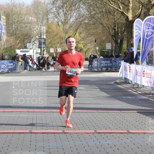 12.04.2026 - 45. Internationalen Wilhelmsburger Insellauf Strokosch-Dieckow http://msf.ph/oto/9451637 12.04.2026 10:16:27 Ziel 2405, 3685 meine-sportfotos.de