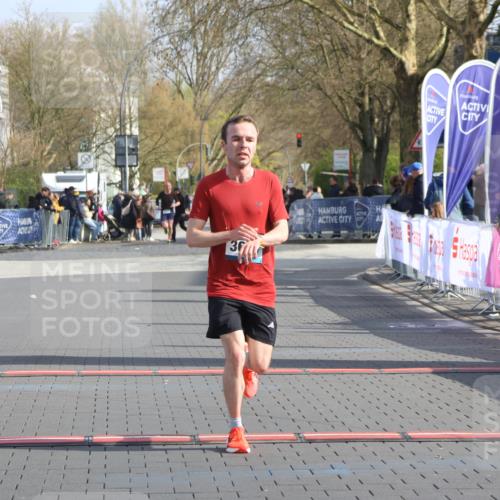 12.04.2026 - 45. Internationalen Wilhelmsburger Insellauf Strokosch-Dieckow http://msf.ph/oto/9451642 12.04.2026 10:16:27 Ziel 2405, 3685 meine-sportfotos.de