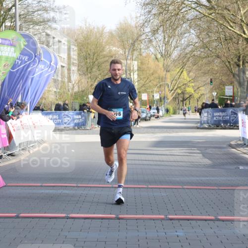 12.04.2026 - 45. Internationalen Wilhelmsburger Insellauf Strokosch-Dieckow http://msf.ph/oto/9451670 12.04.2026 10:17:01 Ziel 5676 meine-sportfotos.de