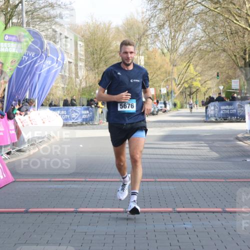 12.04.2026 - 45. Internationalen Wilhelmsburger Insellauf Strokosch-Dieckow http://msf.ph/oto/9451677 12.04.2026 10:17:02 Ziel 5676 meine-sportfotos.de