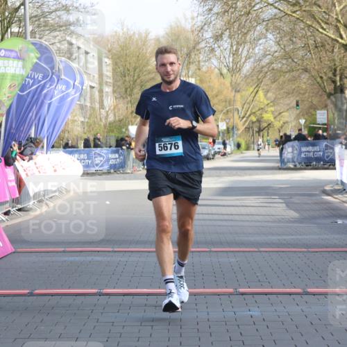 12.04.2026 - 45. Internationalen Wilhelmsburger Insellauf Strokosch-Dieckow http://msf.ph/oto/9451682 12.04.2026 10:17:02 Ziel 5676 meine-sportfotos.de
