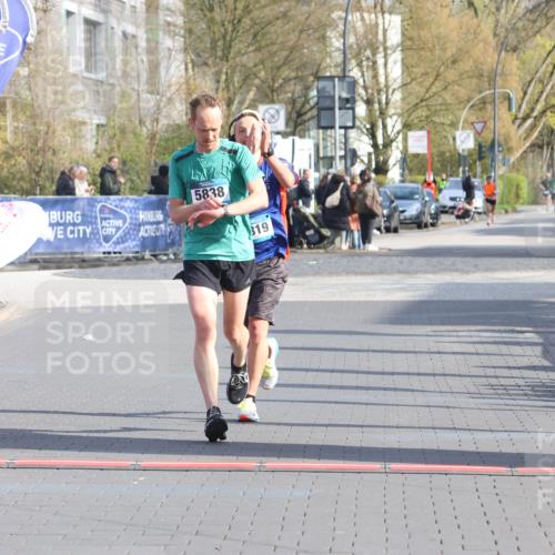 12.04.2026 - 45. Internationalen Wilhelmsburger Insellauf Strokosch-Dieckow http://msf.ph/oto/9451705 12.04.2026 10:17:40 Ziel 5838, 2819 meine-sportfotos.de
