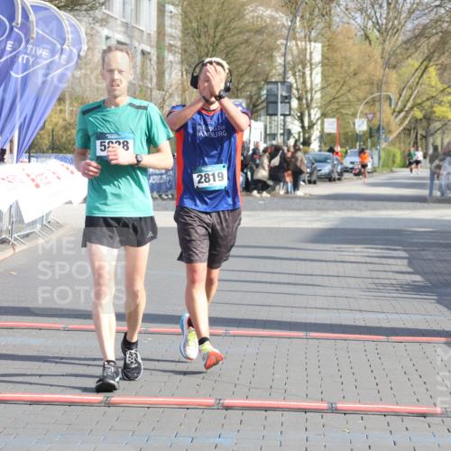 12.04.2026 - 45. Internationalen Wilhelmsburger Insellauf Strokosch-Dieckow http://msf.ph/oto/9451711 12.04.2026 10:17:42 Ziel 5838, 2819 meine-sportfotos.de