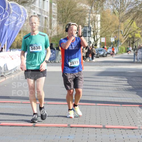 12.04.2026 - 45. Internationalen Wilhelmsburger Insellauf Strokosch-Dieckow http://msf.ph/oto/9451714 12.04.2026 10:17:42 Ziel 5838, 2819 meine-sportfotos.de