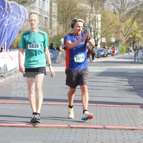 12.04.2026 - 45. Internationalen Wilhelmsburger Insellauf Strokosch-Dieckow http://msf.ph/oto/9451716 12.04.2026 10:17:42 Ziel 5838, 2819 meine-sportfotos.de