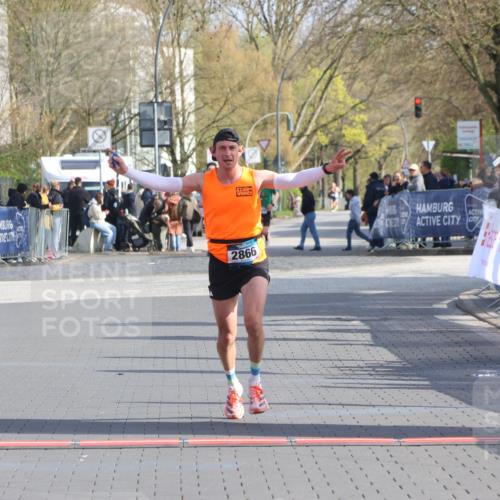 12.04.2026 - 45. Internationalen Wilhelmsburger Insellauf Strokosch-Dieckow http://msf.ph/oto/9451726 12.04.2026 10:18:03 Ziel 2866 meine-sportfotos.de