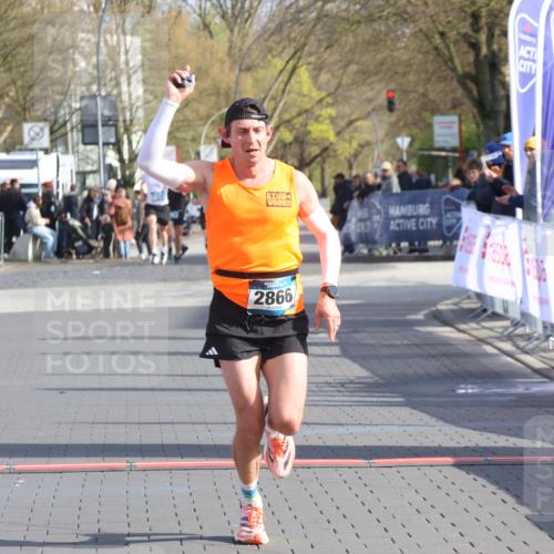 12.04.2026 - 45. Internationalen Wilhelmsburger Insellauf Strokosch-Dieckow http://msf.ph/oto/9451746 12.04.2026 10:18:04 Ziel 2866 meine-sportfotos.de