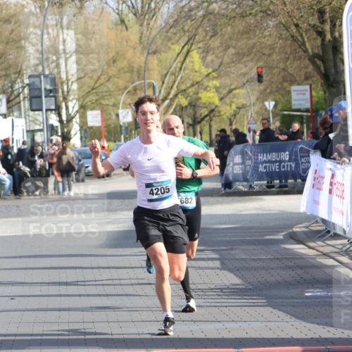 12.04.2026 - 45. Internationalen Wilhelmsburger Insellauf Strokosch-Dieckow http://msf.ph/oto/9451748 12.04.2026 10:18:11 Ziel 4205, 3682, 4475 meine-sportfotos.de
