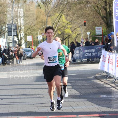 12.04.2026 - 45. Internationalen Wilhelmsburger Insellauf Strokosch-Dieckow http://msf.ph/oto/9451750 12.04.2026 10:18:11 Ziel 4205, 3682, 4475 meine-sportfotos.de