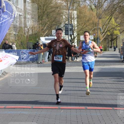 12.04.2026 - 45. Internationalen Wilhelmsburger Insellauf Strokosch-Dieckow http://msf.ph/oto/9451756 12.04.2026 10:18:44 Ziel 3262, 5554 meine-sportfotos.de