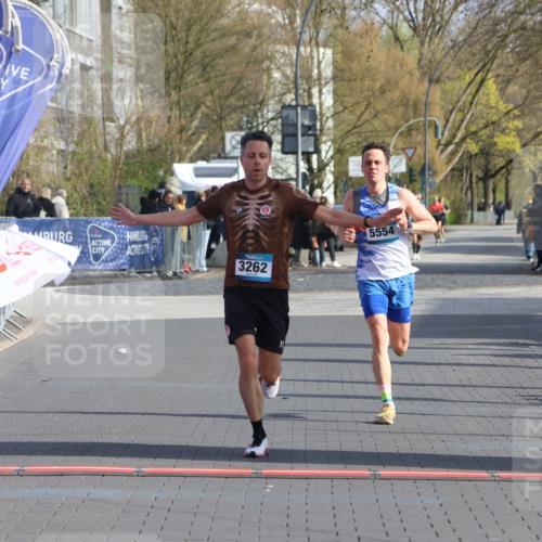 12.04.2026 - 45. Internationalen Wilhelmsburger Insellauf Strokosch-Dieckow http://msf.ph/oto/9451757 12.04.2026 10:18:44 Ziel 3262, 5554 meine-sportfotos.de
