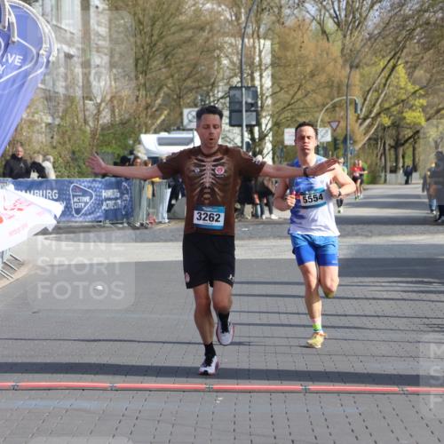 12.04.2026 - 45. Internationalen Wilhelmsburger Insellauf Strokosch-Dieckow http://msf.ph/oto/9451758 12.04.2026 10:18:44 Ziel 3262, 5554 meine-sportfotos.de