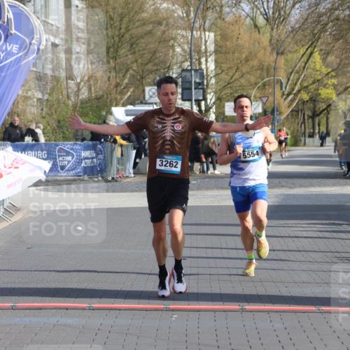 12.04.2026 - 45. Internationalen Wilhelmsburger Insellauf Strokosch-Dieckow http://msf.ph/oto/9451759 12.04.2026 10:18:44 Ziel 3262, 5554 meine-sportfotos.de