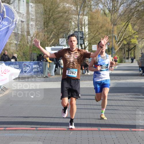 12.04.2026 - 45. Internationalen Wilhelmsburger Insellauf Strokosch-Dieckow http://msf.ph/oto/9451763 12.04.2026 10:18:45 Ziel 3262, 5554 meine-sportfotos.de
