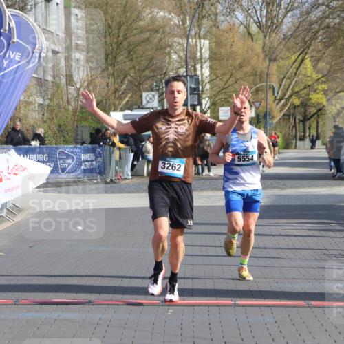 12.04.2026 - 45. Internationalen Wilhelmsburger Insellauf Strokosch-Dieckow http://msf.ph/oto/9451764 12.04.2026 10:18:45 Ziel 3262, 5554 meine-sportfotos.de