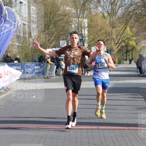 12.04.2026 - 45. Internationalen Wilhelmsburger Insellauf Strokosch-Dieckow http://msf.ph/oto/9451765 12.04.2026 10:18:45 Ziel 3262, 5554 meine-sportfotos.de