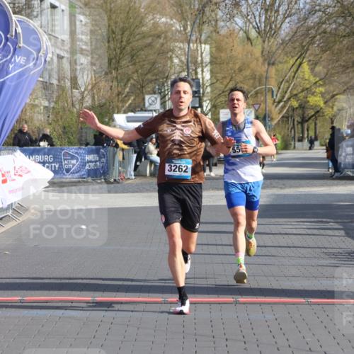 12.04.2026 - 45. Internationalen Wilhelmsburger Insellauf Strokosch-Dieckow http://msf.ph/oto/9451767 12.04.2026 10:18:45 Ziel 3262, 5554 meine-sportfotos.de