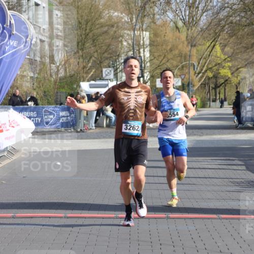 12.04.2026 - 45. Internationalen Wilhelmsburger Insellauf Strokosch-Dieckow http://msf.ph/oto/9451769 12.04.2026 10:18:45 Ziel 3262, 5554 meine-sportfotos.de