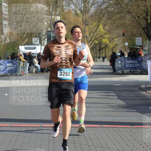 12.04.2026 - 45. Internationalen Wilhelmsburger Insellauf Strokosch-Dieckow http://msf.ph/oto/9451774 12.04.2026 10:18:46 Ziel 3262, 5554 meine-sportfotos.de
