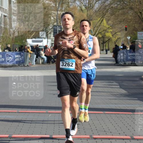 12.04.2026 - 45. Internationalen Wilhelmsburger Insellauf Strokosch-Dieckow http://msf.ph/oto/9451778 12.04.2026 10:18:46 Ziel 3262, 5554 meine-sportfotos.de