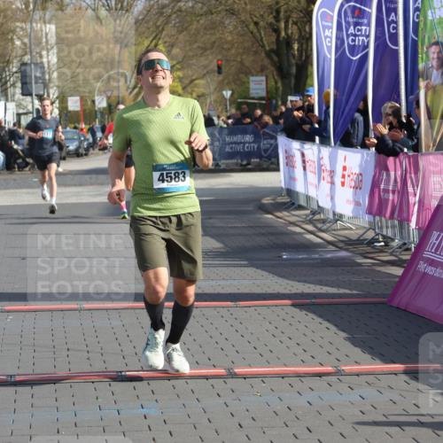 12.04.2026 - 45. Internationalen Wilhelmsburger Insellauf Strokosch-Dieckow http://msf.ph/oto/9451794 12.04.2026 10:19:05 Ziel 4733, 4583 meine-sportfotos.de