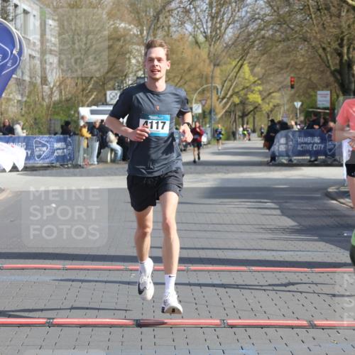 12.04.2026 - 45. Internationalen Wilhelmsburger Insellauf Strokosch-Dieckow http://msf.ph/oto/9451804 12.04.2026 10:19:10 Ziel 4117, 3644 meine-sportfotos.de