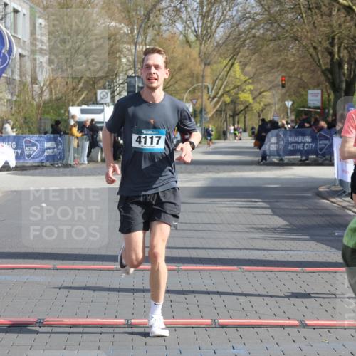 12.04.2026 - 45. Internationalen Wilhelmsburger Insellauf Strokosch-Dieckow http://msf.ph/oto/9451807 12.04.2026 10:19:10 Ziel 4117, 3644 meine-sportfotos.de