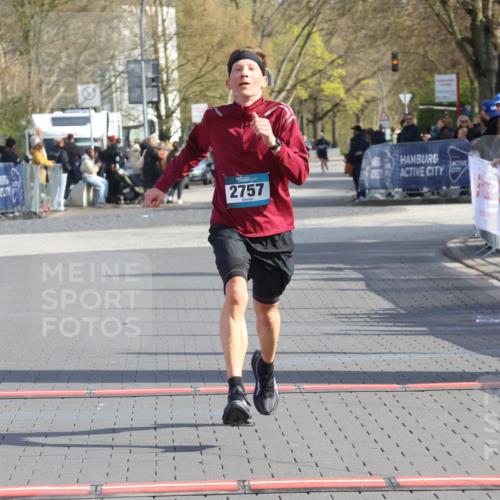 12.04.2026 - 45. Internationalen Wilhelmsburger Insellauf Strokosch-Dieckow http://msf.ph/oto/9451809 12.04.2026 10:19:23 Ziel 2757 meine-sportfotos.de