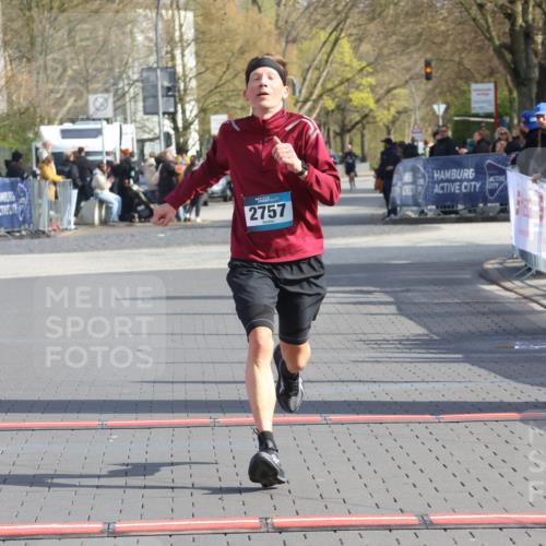 12.04.2026 - 45. Internationalen Wilhelmsburger Insellauf Strokosch-Dieckow http://msf.ph/oto/9451810 12.04.2026 10:19:23 Ziel 2757 meine-sportfotos.de