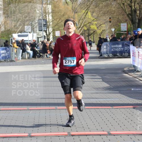 12.04.2026 - 45. Internationalen Wilhelmsburger Insellauf Strokosch-Dieckow http://msf.ph/oto/9451812 12.04.2026 10:19:23 Ziel 2757 meine-sportfotos.de