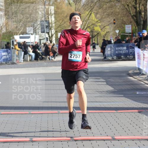 12.04.2026 - 45. Internationalen Wilhelmsburger Insellauf Strokosch-Dieckow http://msf.ph/oto/9451814 12.04.2026 10:19:24 Ziel 2757 meine-sportfotos.de