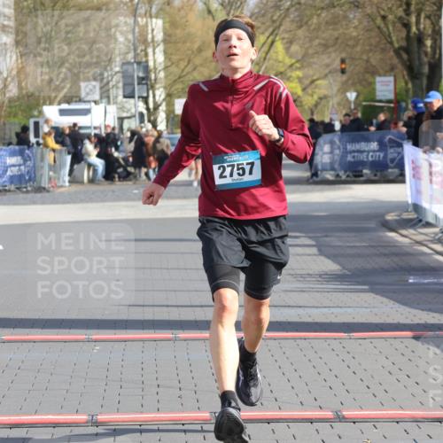 12.04.2026 - 45. Internationalen Wilhelmsburger Insellauf Strokosch-Dieckow http://msf.ph/oto/9451820 12.04.2026 10:19:24 Ziel 2757 meine-sportfotos.de