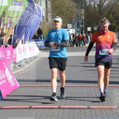 12.04.2026 - 45. Internationalen Wilhelmsburger Insellauf Strokosch-Dieckow http://msf.ph/oto/9451821 12.04.2026 10:32:01 Ziel 2780, 5653, 3706 meine-sportfotos.de