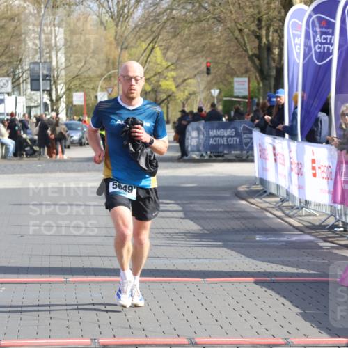 12.04.2026 - 45. Internationalen Wilhelmsburger Insellauf Strokosch-Dieckow http://msf.ph/oto/9451829 12.04.2026 10:19:33 Ziel 5049 meine-sportfotos.de