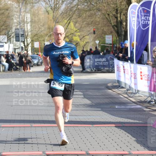 12.04.2026 - 45. Internationalen Wilhelmsburger Insellauf Strokosch-Dieckow http://msf.ph/oto/9451832 12.04.2026 10:19:34 Ziel 5049 meine-sportfotos.de