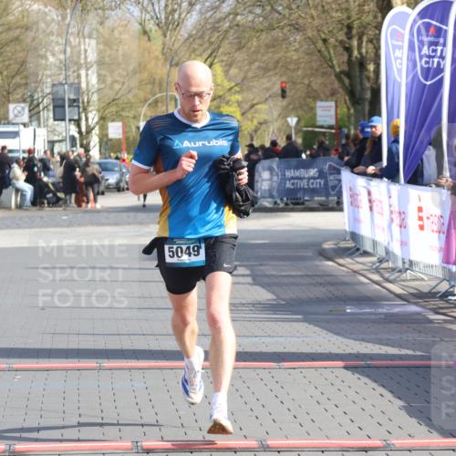 12.04.2026 - 45. Internationalen Wilhelmsburger Insellauf Strokosch-Dieckow http://msf.ph/oto/9451839 12.04.2026 10:19:34 Ziel 5049 meine-sportfotos.de
